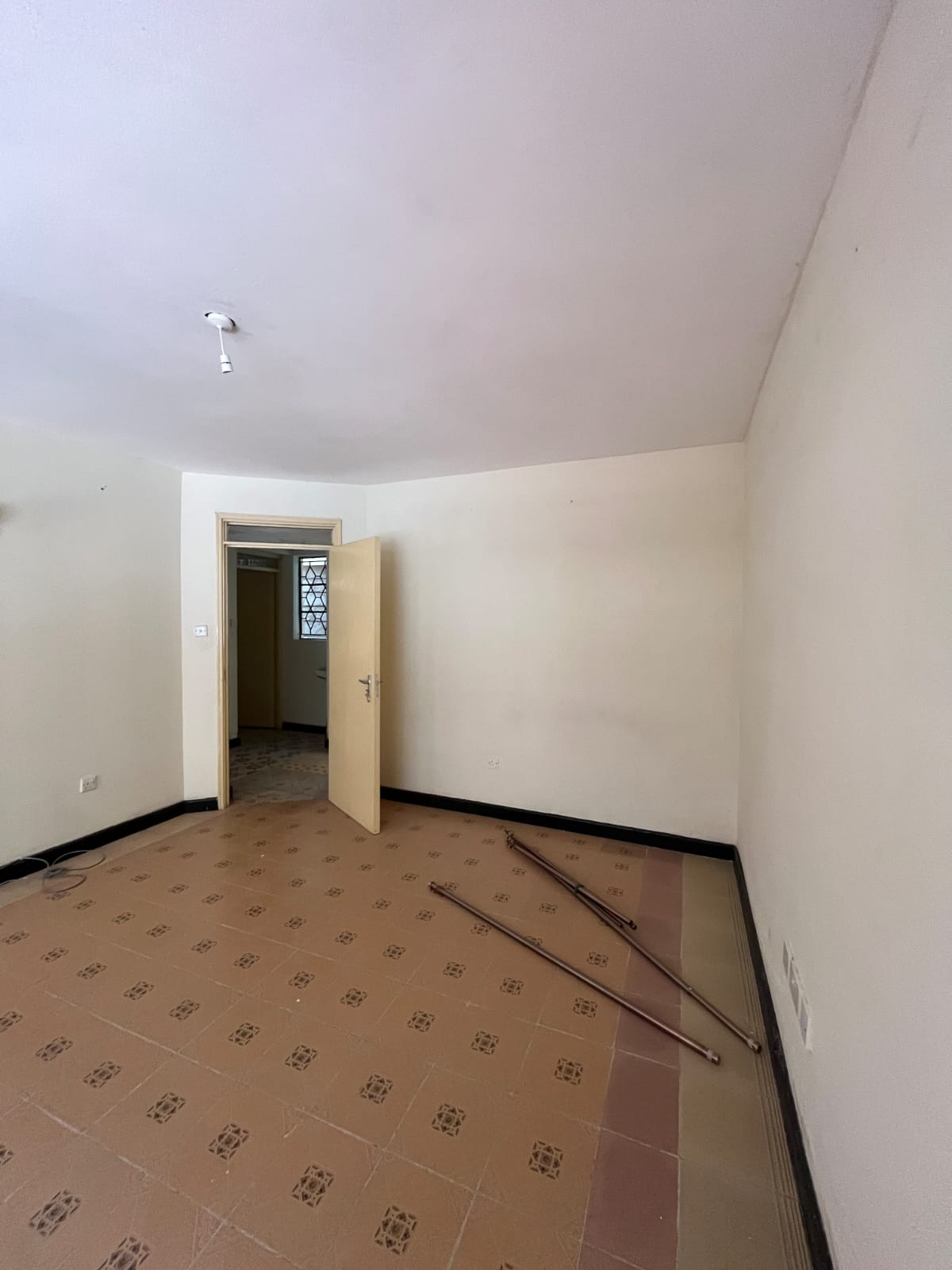 Dennis' Apartment – 2 Bedroom Unit in Fedha (Near CNC Fitness Hub)